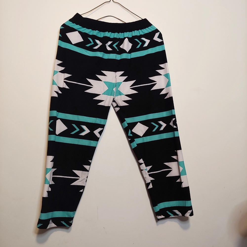 Patterned Capris - Picture 2 of 2